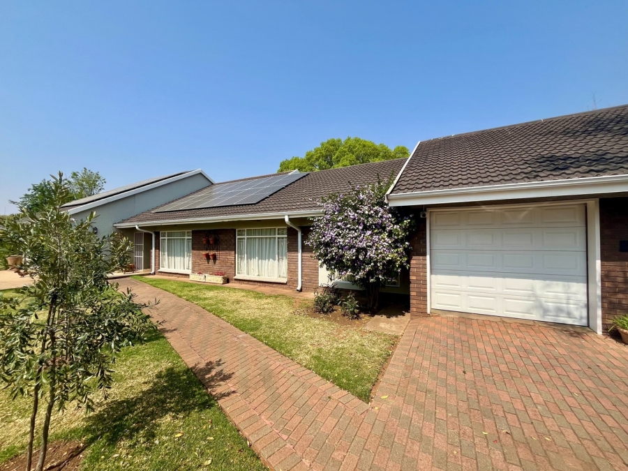 4 Bedroom Property for Sale in Flamwood North West